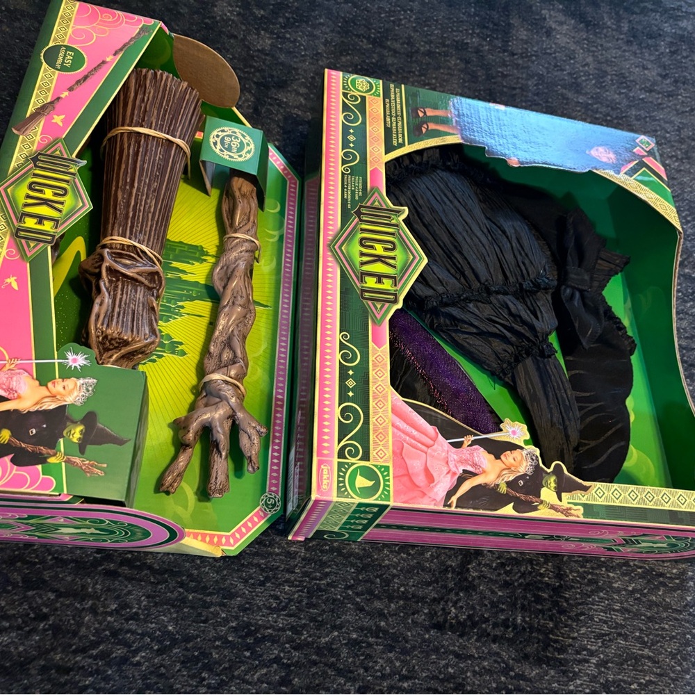 Wicked Elphaba Dress Costume and Broom Set 4-6X - Picture 9 of 9